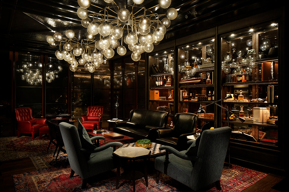 Rosewood Hotel bar in Phnom Penh